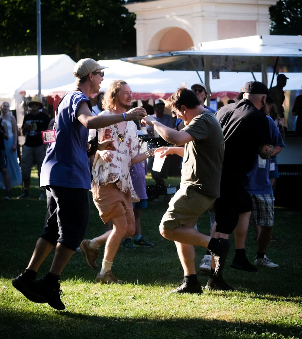 Publikum bei Buntspecht am GRÜNLAND Festival Publikum bei Buntspecht am GRÜNLAND Festival