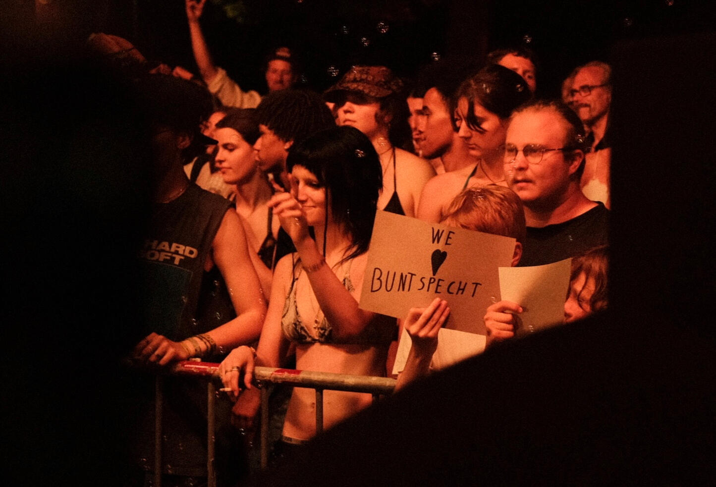 Publikum bei Buntspecht am GRÜNLAND Festival Publikum bei Buntspecht am GRÜNLAND Festival